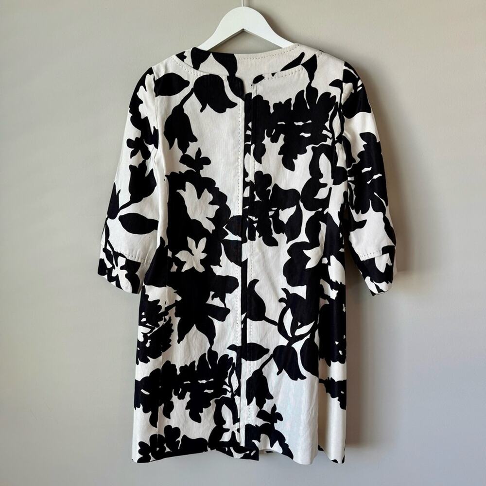 Elie Tahari | Black and White Floral Long Jacket - Picture 6 of 7